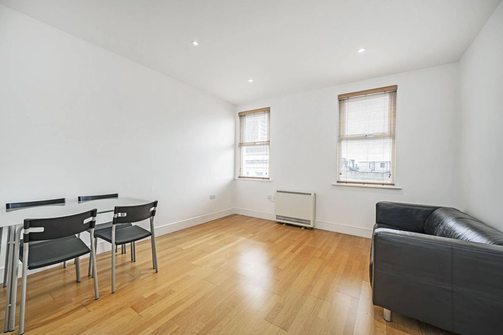 Property photo 2 of 6