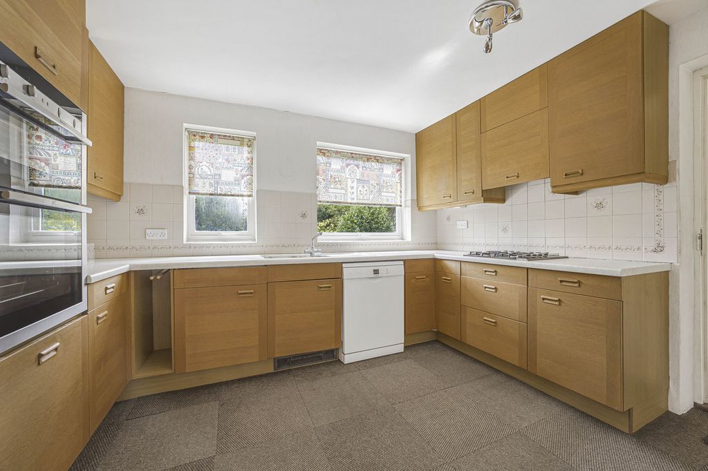 Property photo 3 of 27