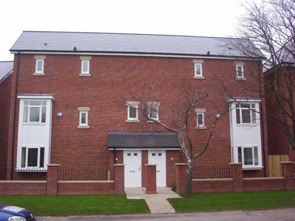 Property photo 1 of 14 4 Bedroom House For Rent