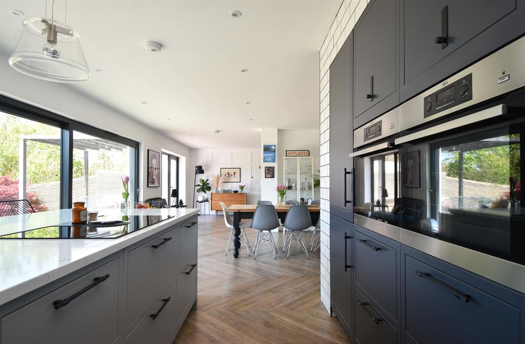 Property photo 2 of 37 Open Plan Living