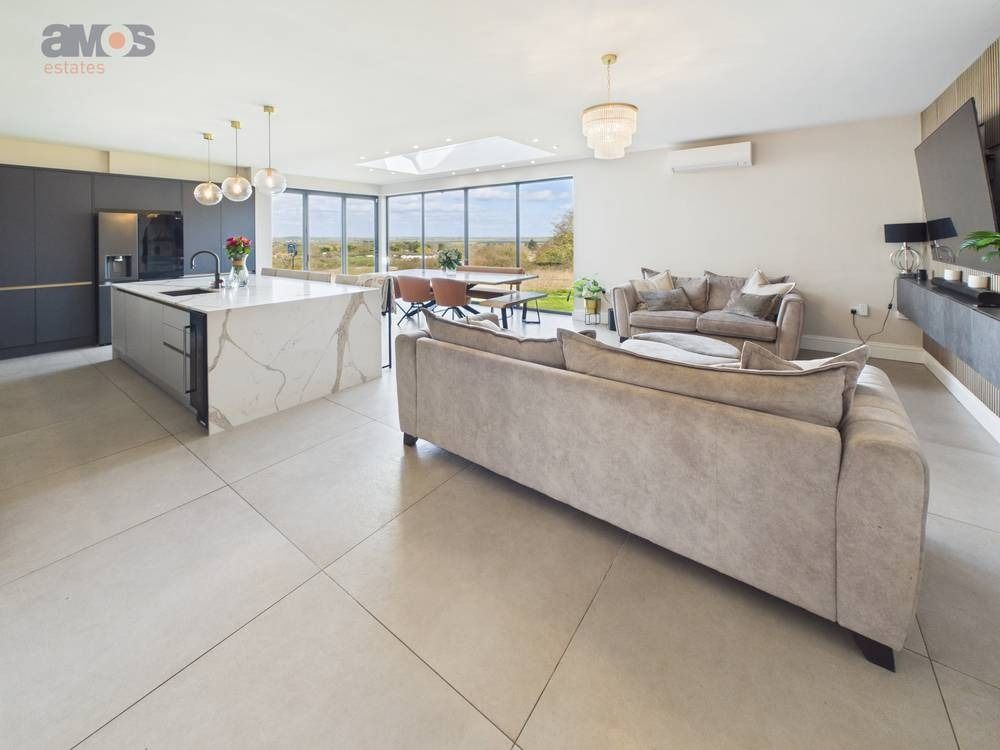 Property photo 3 of 42 4996035