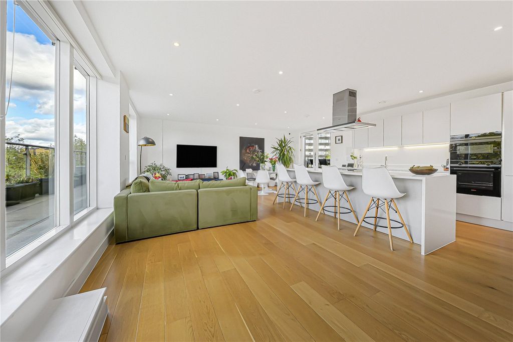 Property photo 2 of 16 Reception