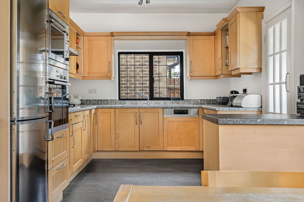 Property photo 3 of 27 Kitchen/Diner