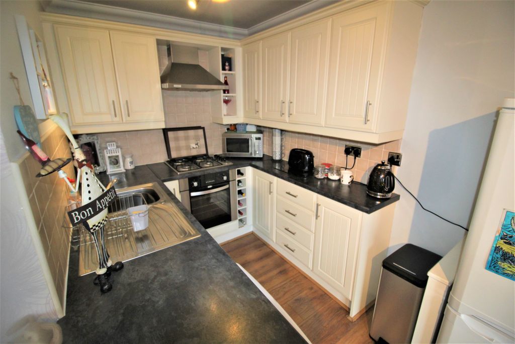 Property photo 2 of 6