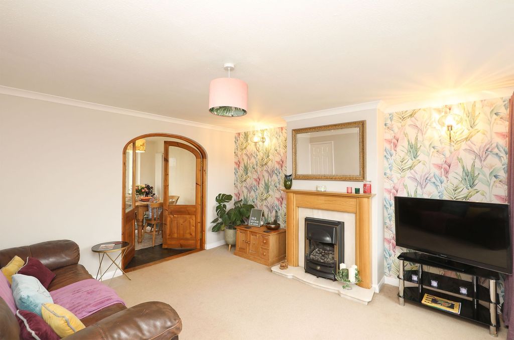 Property photo 3 of 27