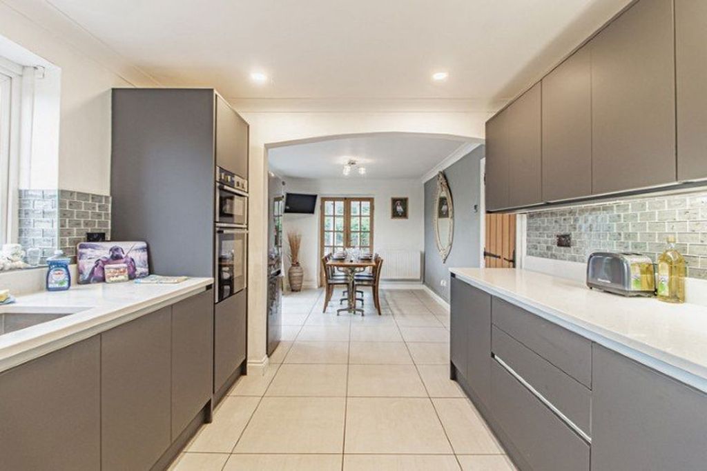 Property photo 3 of 29