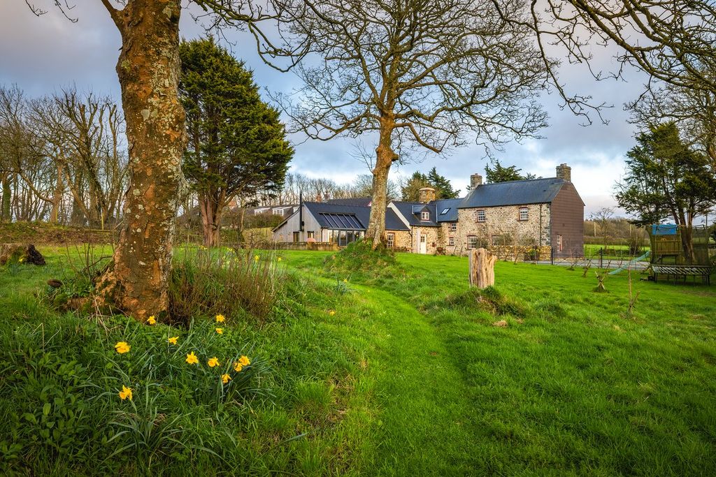 Property photo 1 of 42