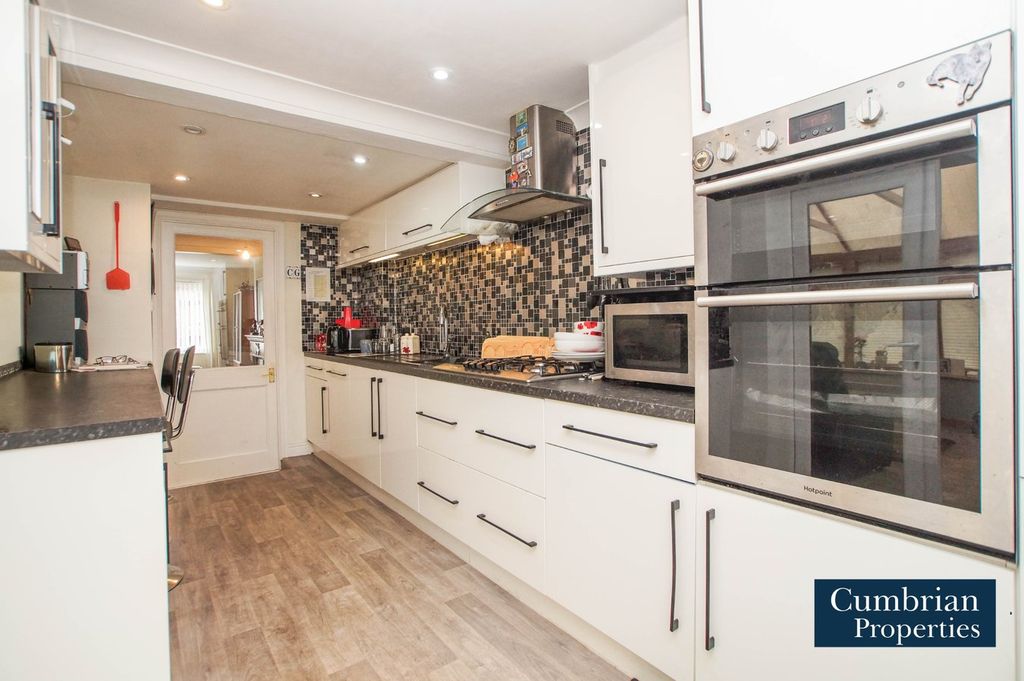 Property photo 2 of 22 Kitchen