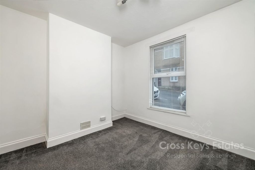 Property photo 2 of 21 Living Room