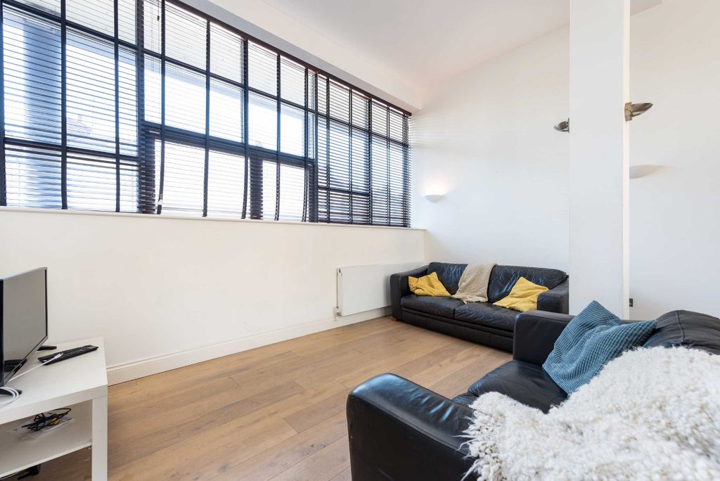 Property photo 3 of 9 Photo