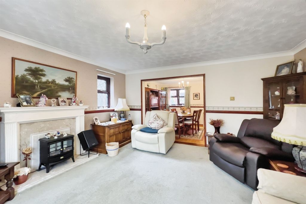 Property photo 2 of 18
