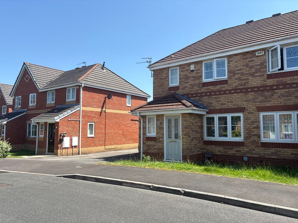 Property photo 1 of 11
