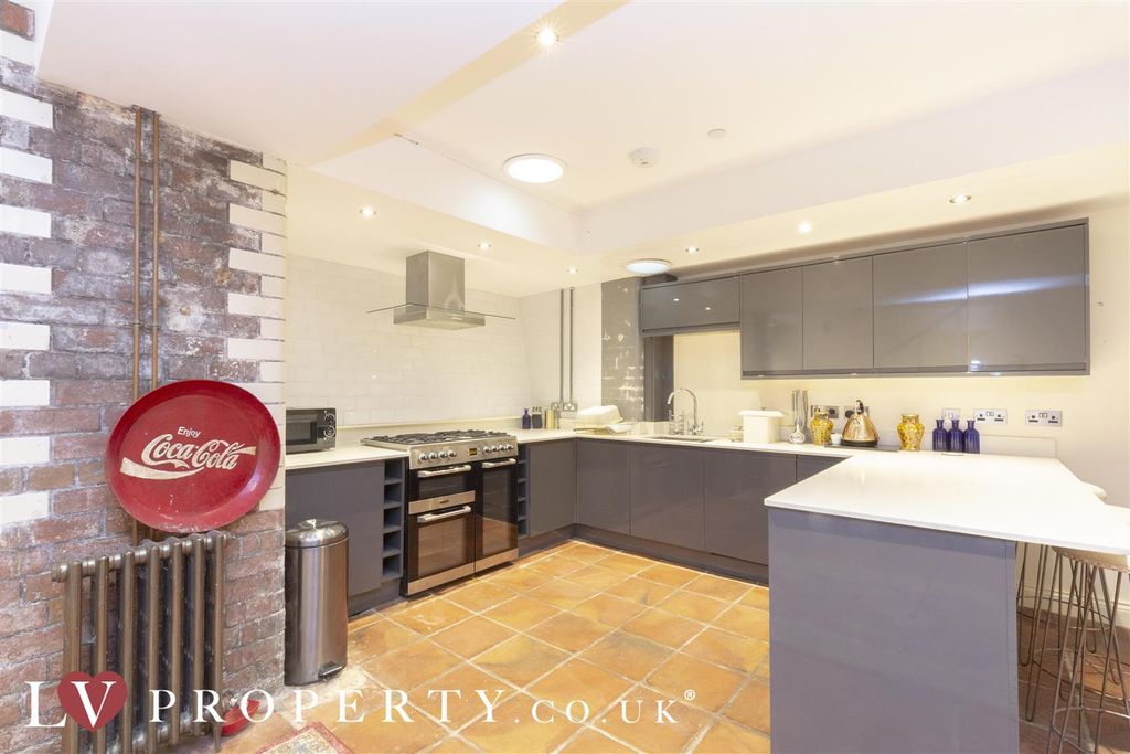 Property photo 1 of 23 N17.Jpg