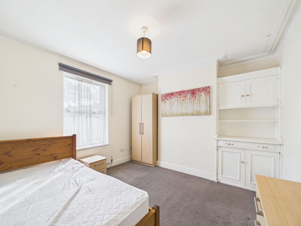 Property photo 3 of 8 Cam01740G0-Pr0554-Still003