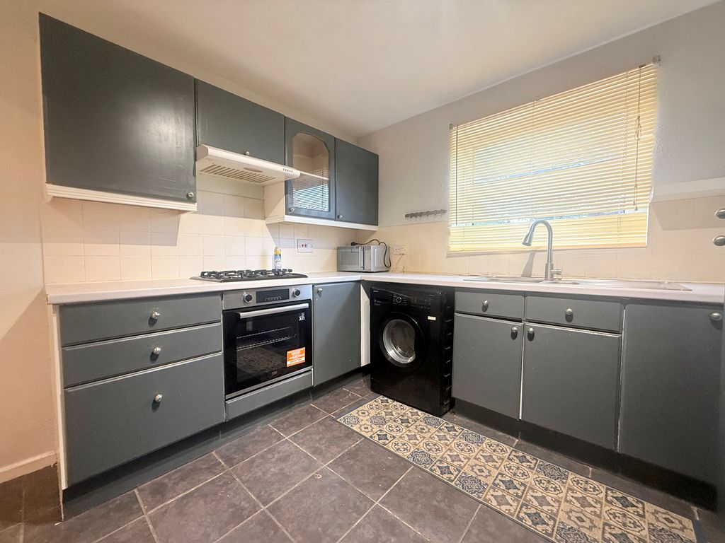 Property photo 2 of 6 Kitchen