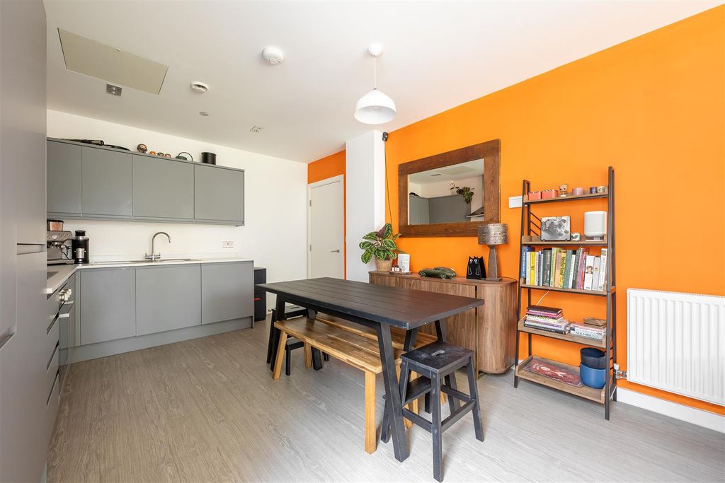 Additional image 10 of 3 bed flat for saleLena Kennedy Close, Highams Park E4