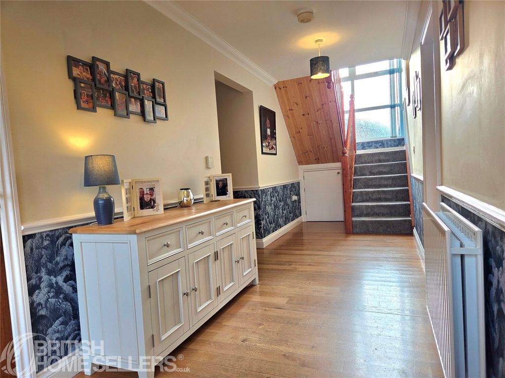 Property photo 2 of 21 Hallway