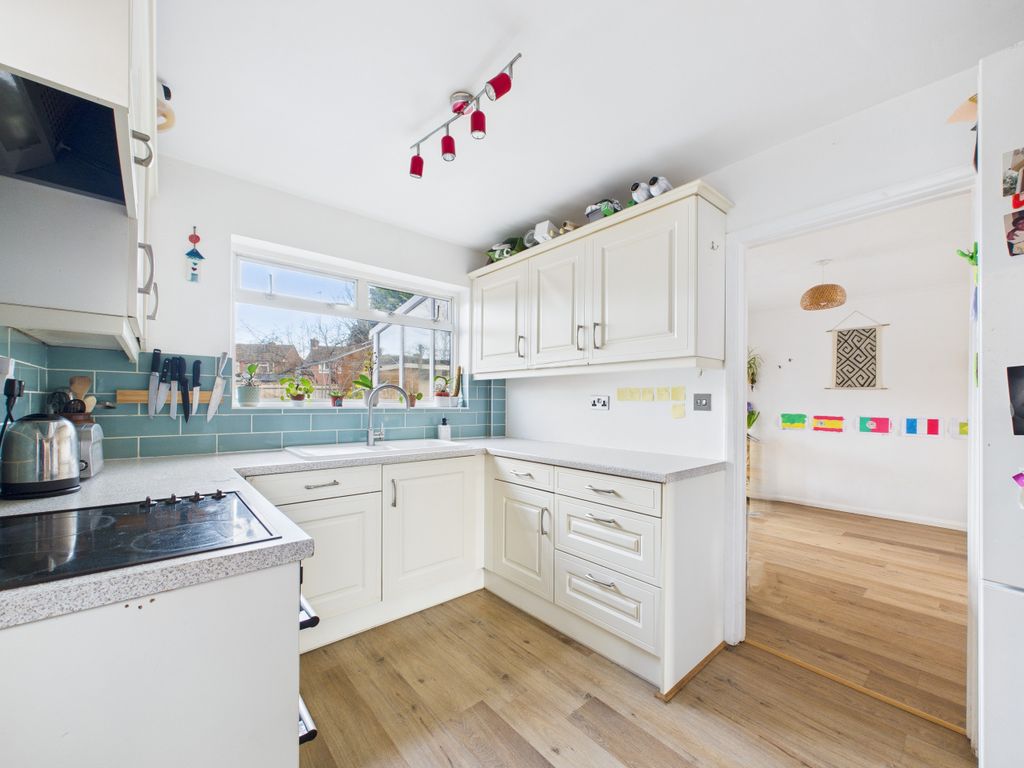 Property photo 3 of 14 Kitchen2