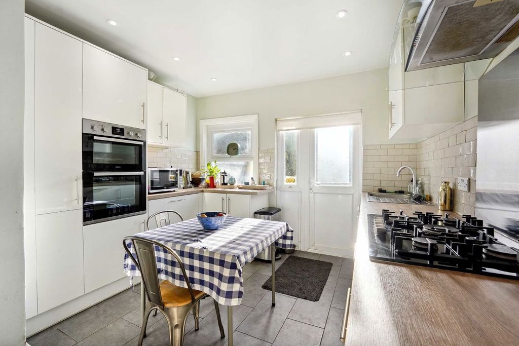 Property photo 3 of 8