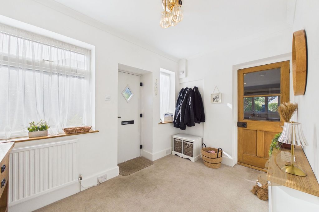Property photo 2 of 42