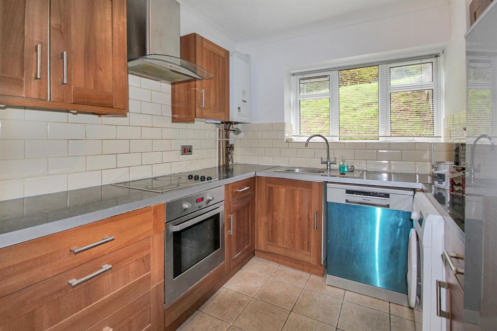 Property photo 3 of 8 Kitchen