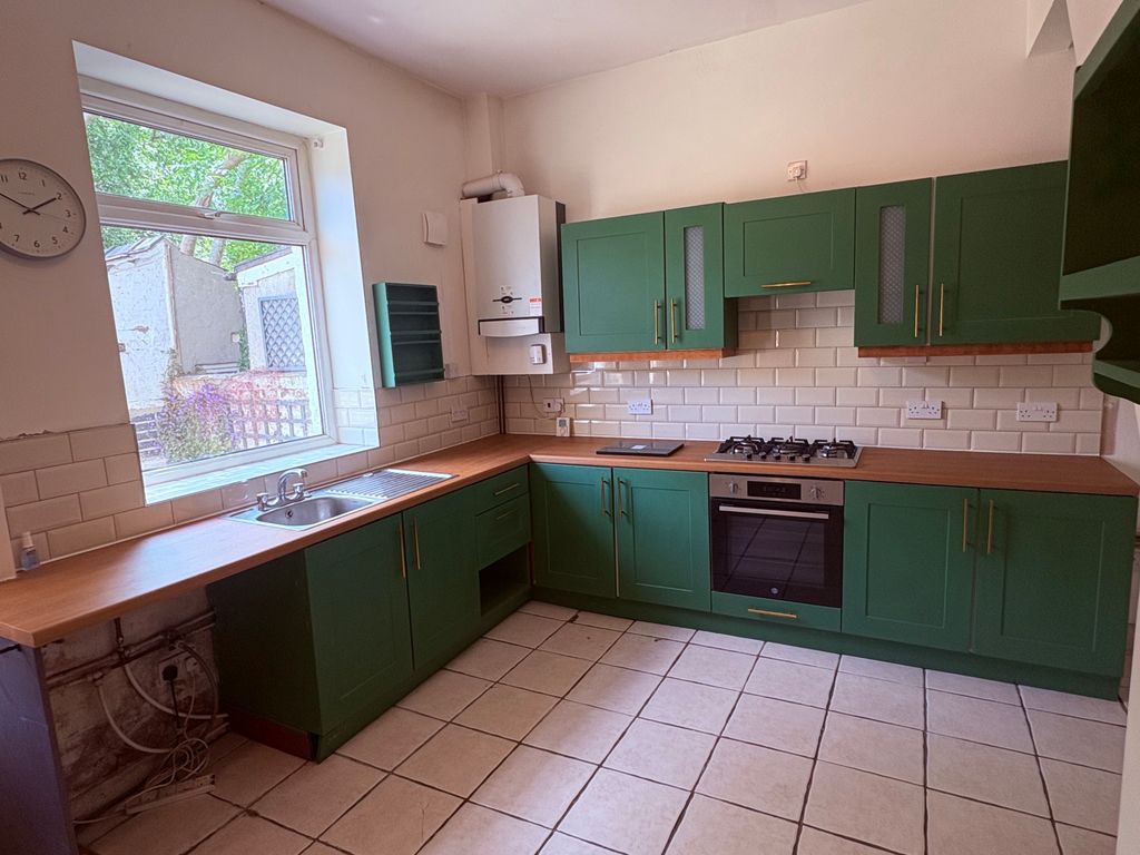 Property photo 2 of 6 Kitchen