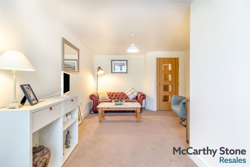 Property photo 3 of 31 8686854-Interior14.Jpg