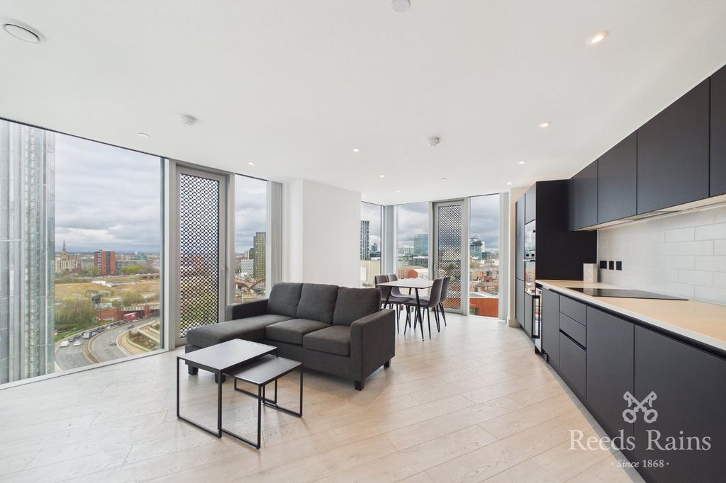 Property photo 2 of 18 Picture No. 11