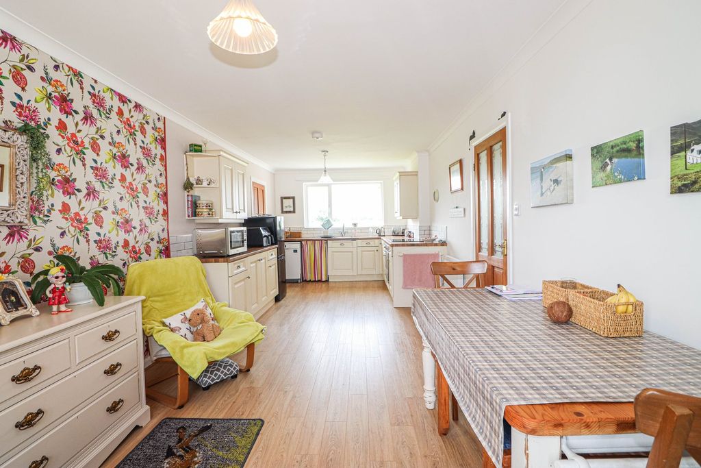 Property photo 3 of 26 Dining Kitchen