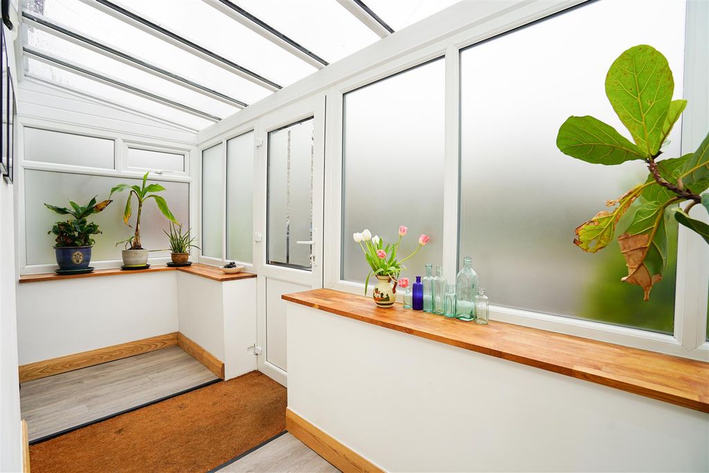 Property photo 2 of 34