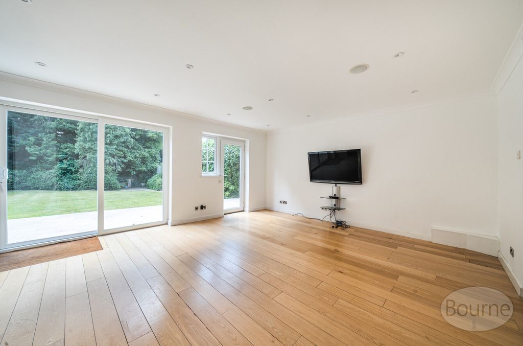 Property photo 3 of 18 00c1850F-3F15-4B8...