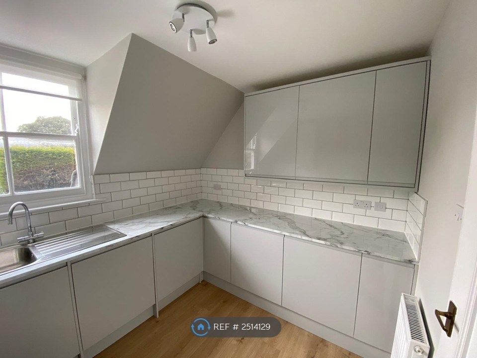 Property photo 3 of 12 Kitchen