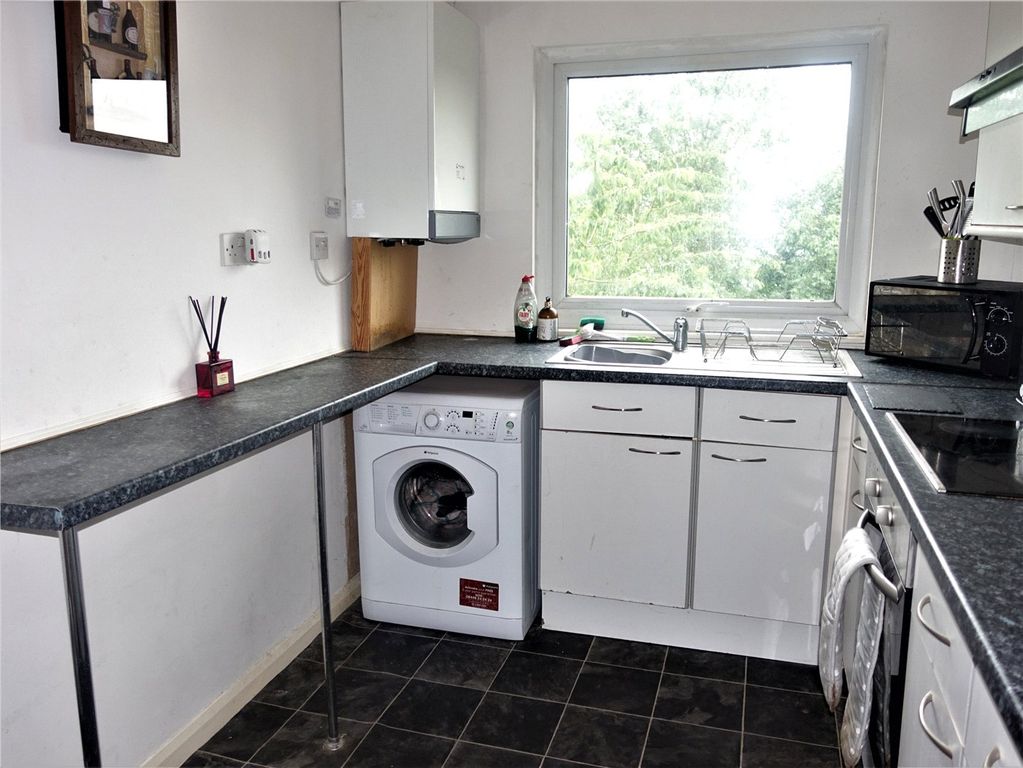 Property photo 2 of 11 Picture No. 27