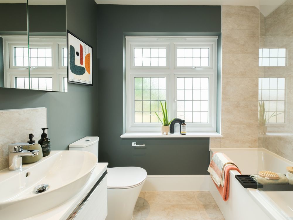 Property photo 3 of 9 The Warwick - Bathroom