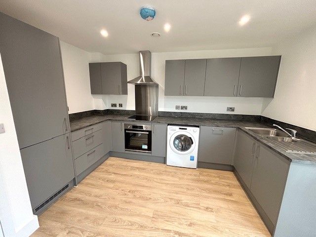 Property photo 3 of 10 Kitchen