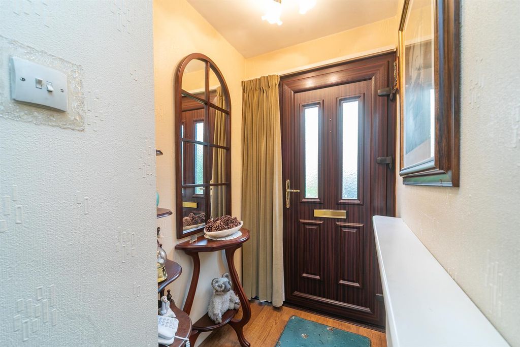 Property photo 3 of 26 16 Church Hill Gardens 23.Jpg