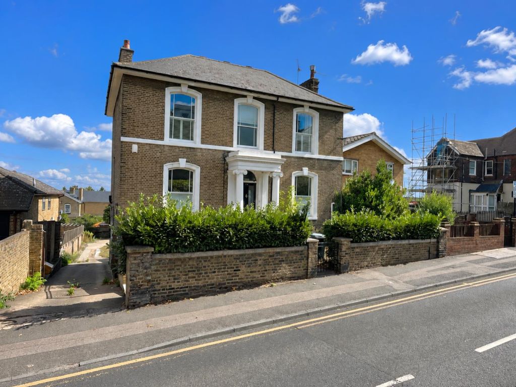 Property photo 1 of 18