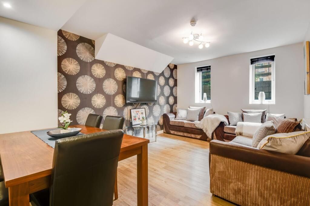 Property photo 1 of 7 Farningham Rd