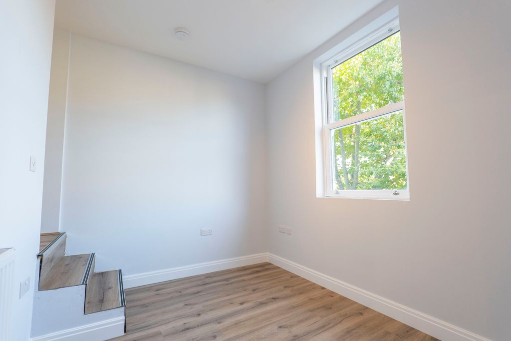 Property photo 2 of 5 Gallery