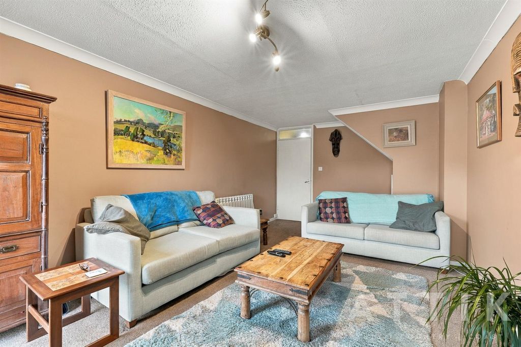 Property photo 3 of 22 Maltings_Close_003.Jpg