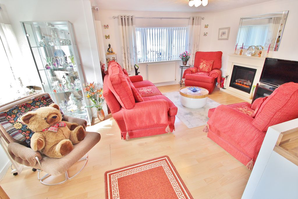 Property photo 3 of 20