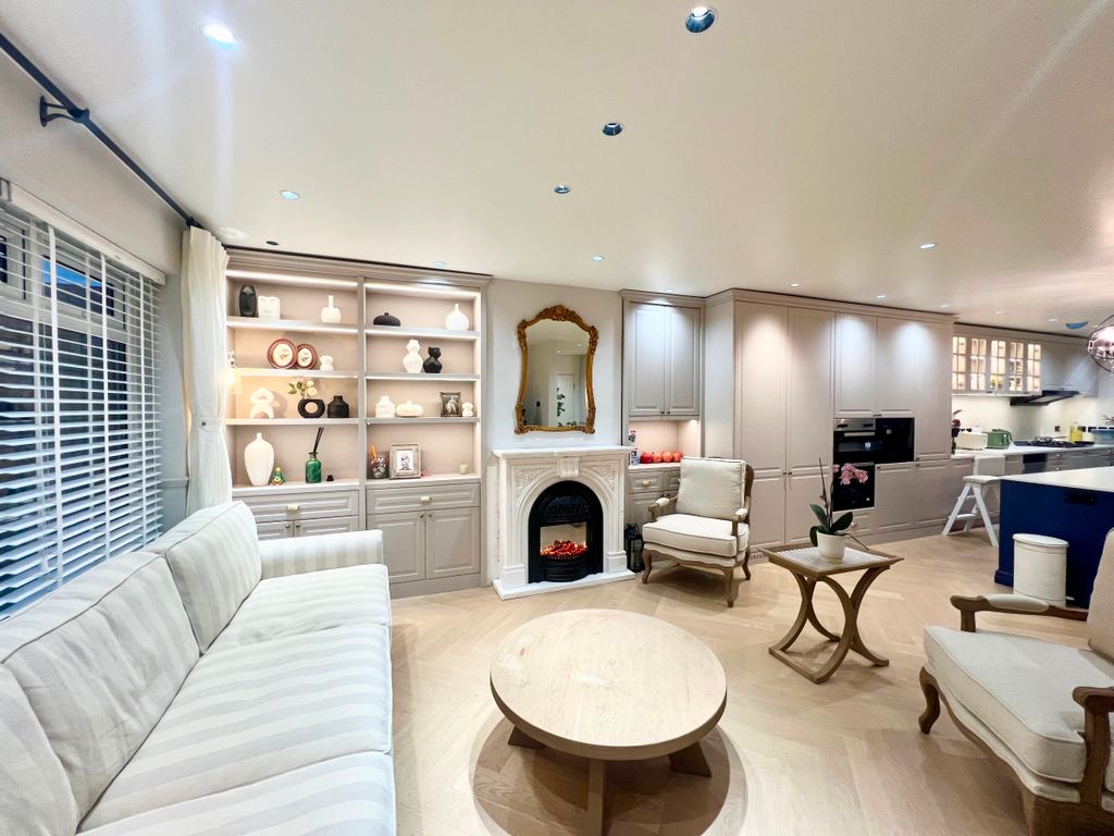 Property photo 2 of 43