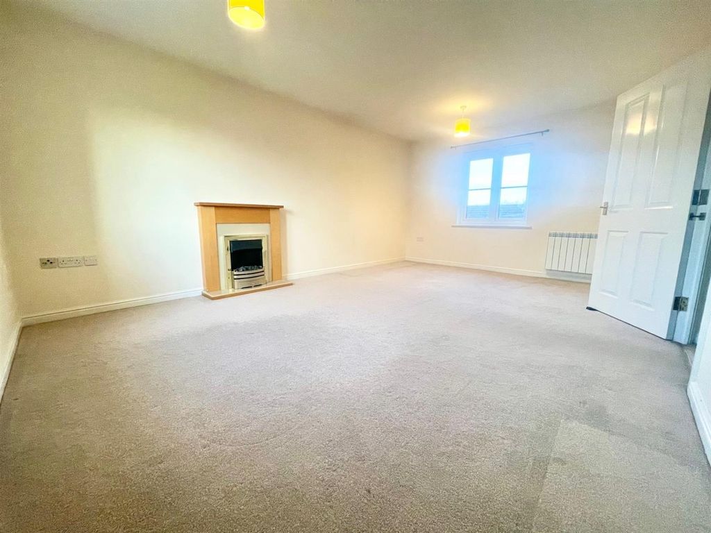 Property photo 3 of 13 Lounge (1).Jpg