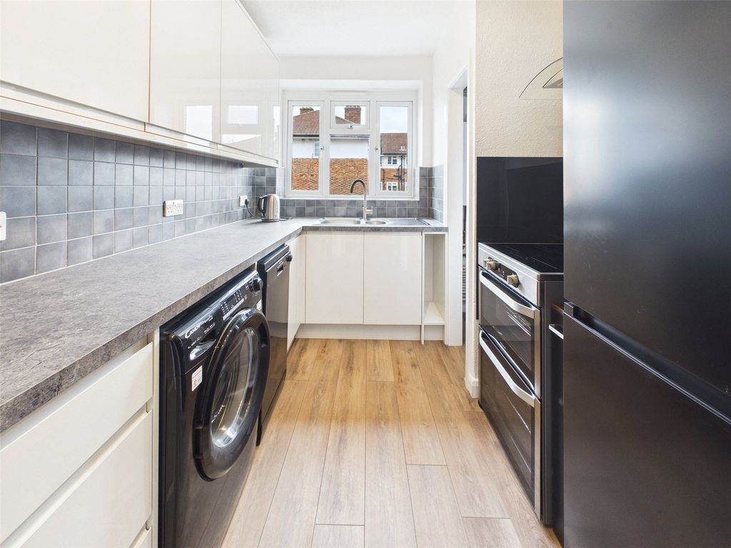 Property photo 3 of 16 Picture No. 18