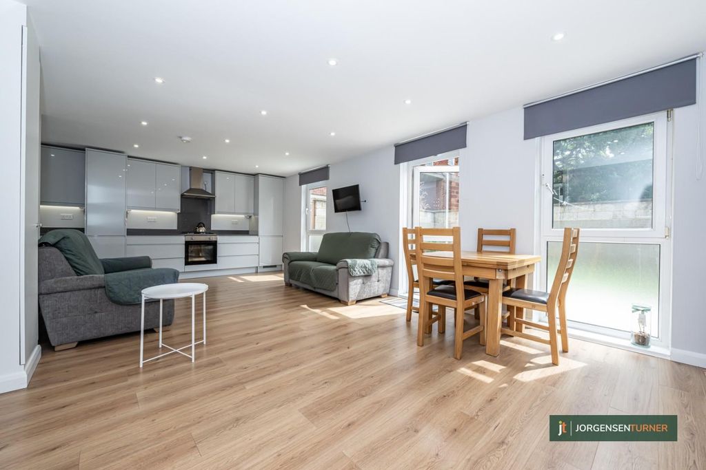 Property photo 1 of 10 Bramshurst 4-001 Lr - Jt.Jpg