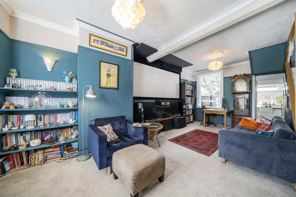 Property photo 3 of 10
