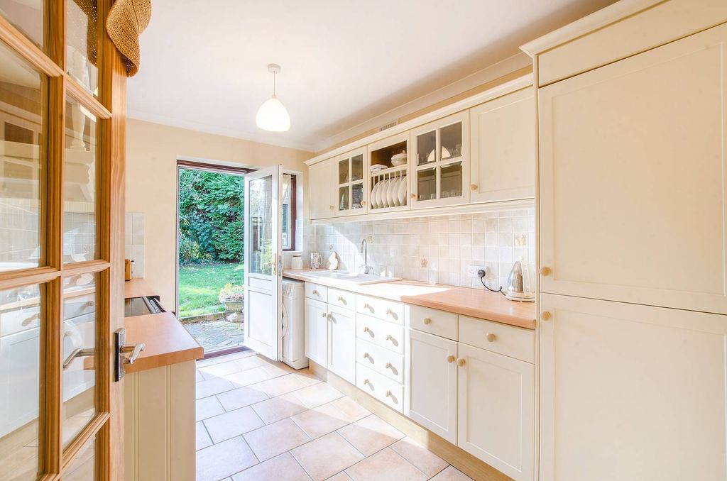 Property photo 2 of 10