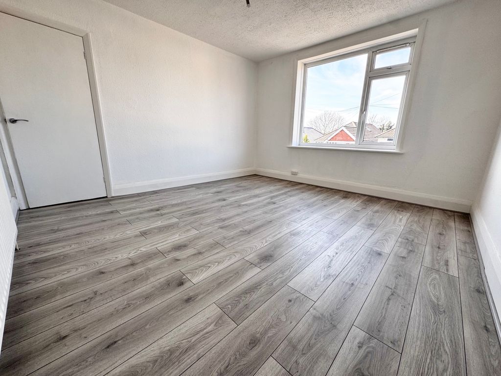 Property photo 3 of 10 Bedroom 1