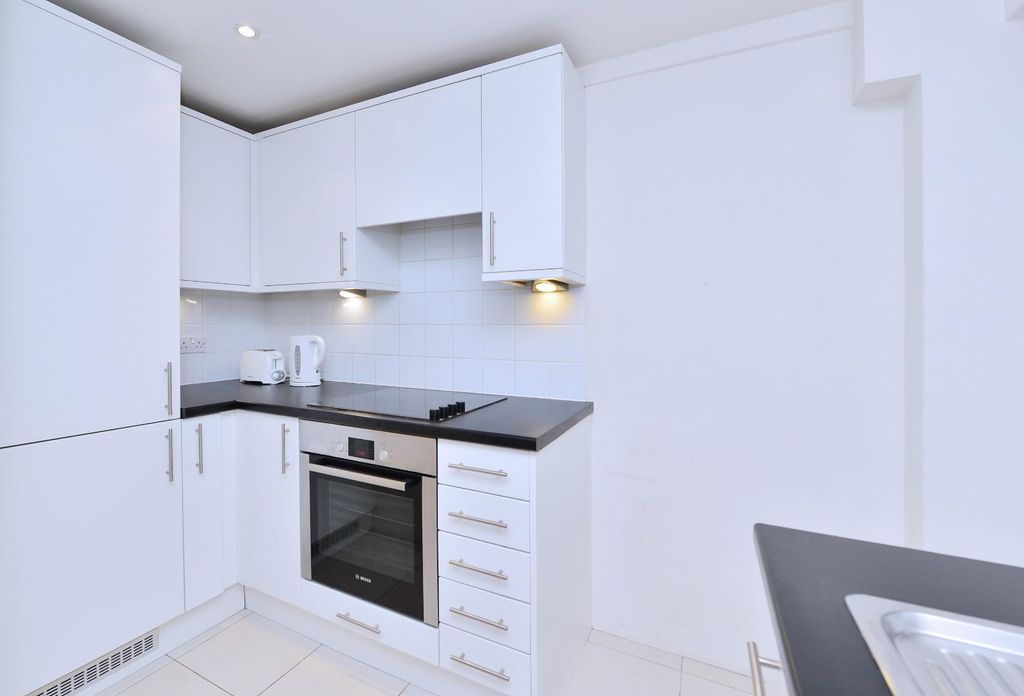 Property photo 3 of 8 145Pelham-Flat24-6.Jpg