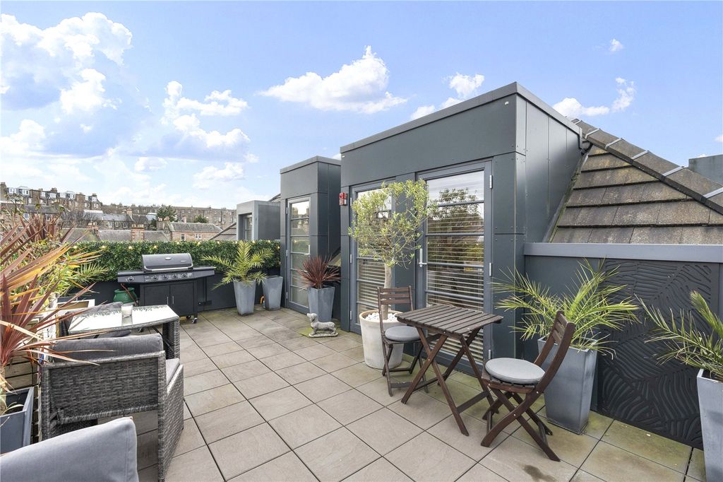 Property photo 1 of 27 Roof Terrace